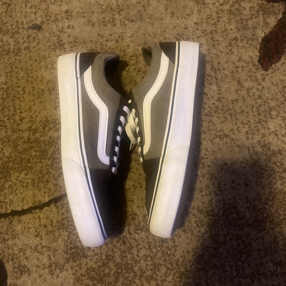 Vans Ward Deluxe Comfort Skating Shoes - Picture 10 of 11